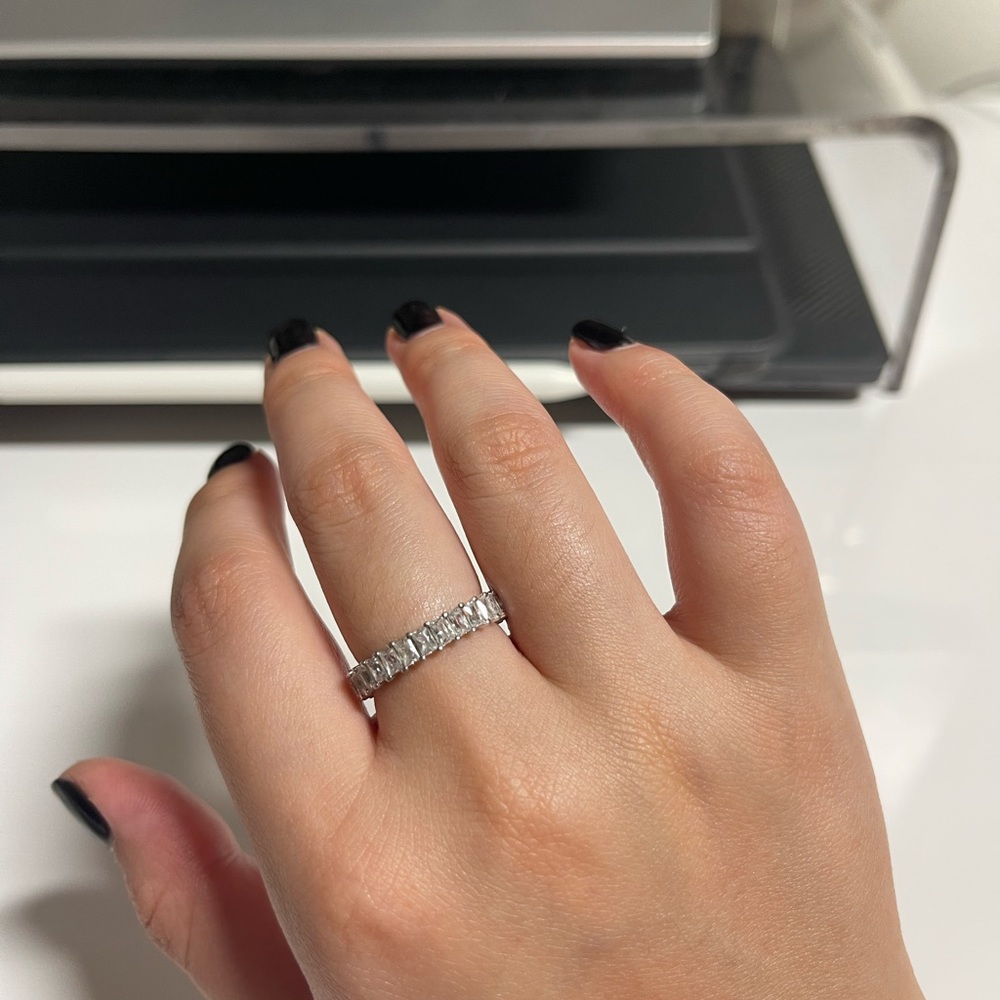 APM Monaco white stone band size 6